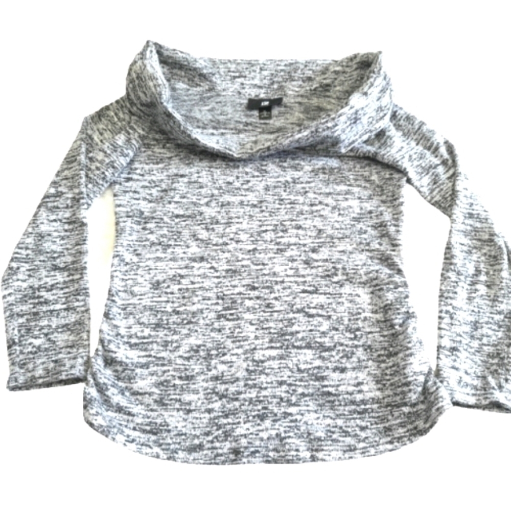 lz Byer NWT Juniors size XL black  white sweater